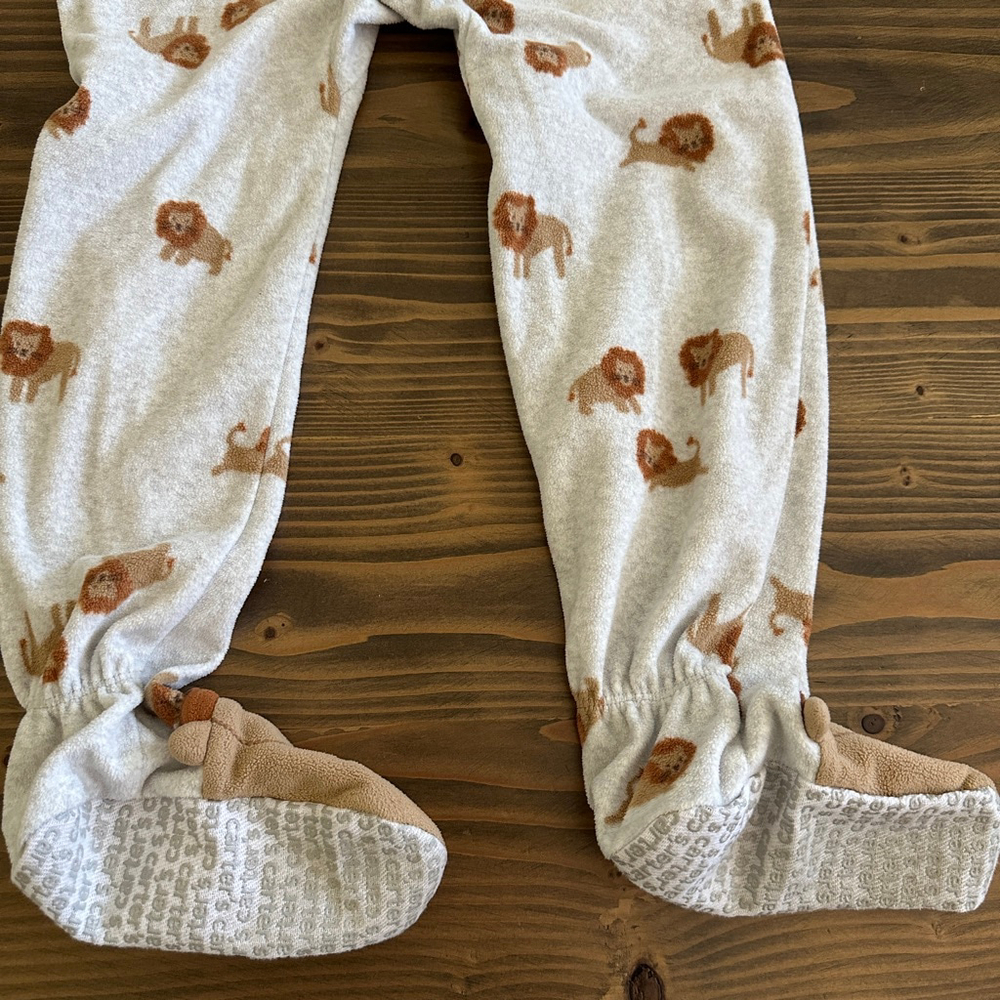 Boys Carter's Gray Lion Footed Pajamas 5T Fleece sleepwear - Picture 4 of 6